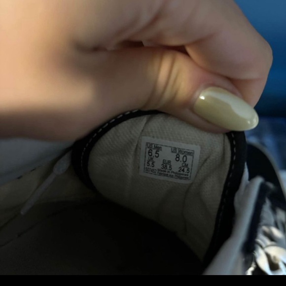 Vans shoes size 8. Used like new - Picture 3 of 3